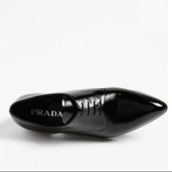 Prada | Classic Pointy Oxfords | Size 36 - Picture 4 of 4